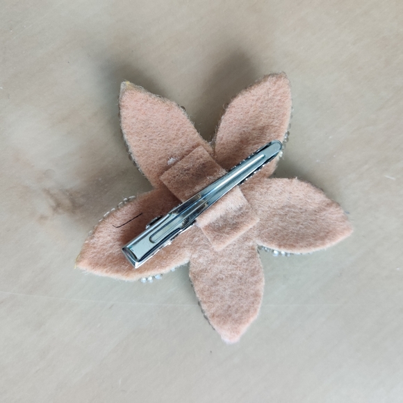 FREE✨ add on item - Beaded Anthro hair clip - Picture 2 of 2